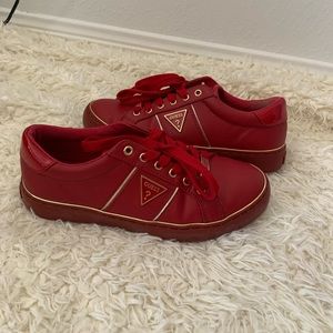 Women’s guess shoes ✨